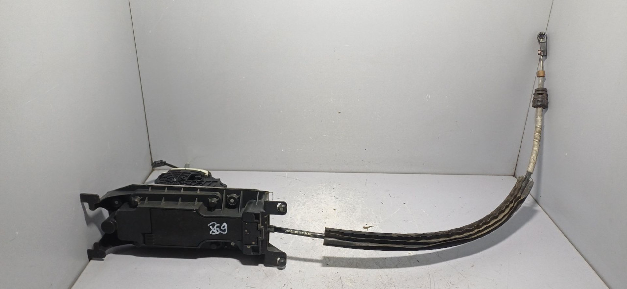 DIJELOVI SALTEBLA VW PASSAT B8 > 14-19 3Q2713023F