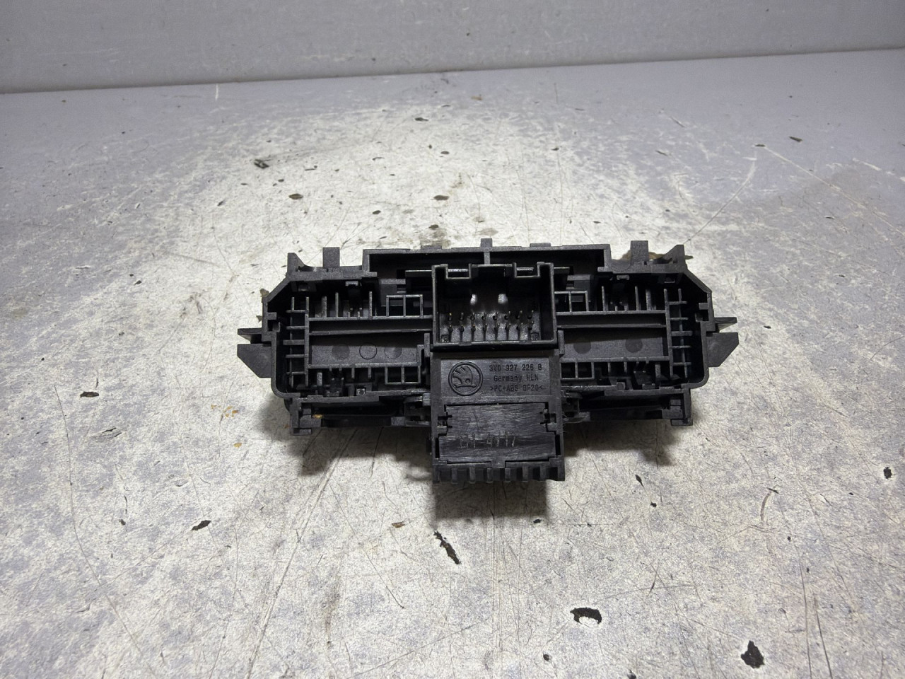 DIJELOVI PREKIDAC SKODA SUPERB > 15-19 2.0 3V0927225B
