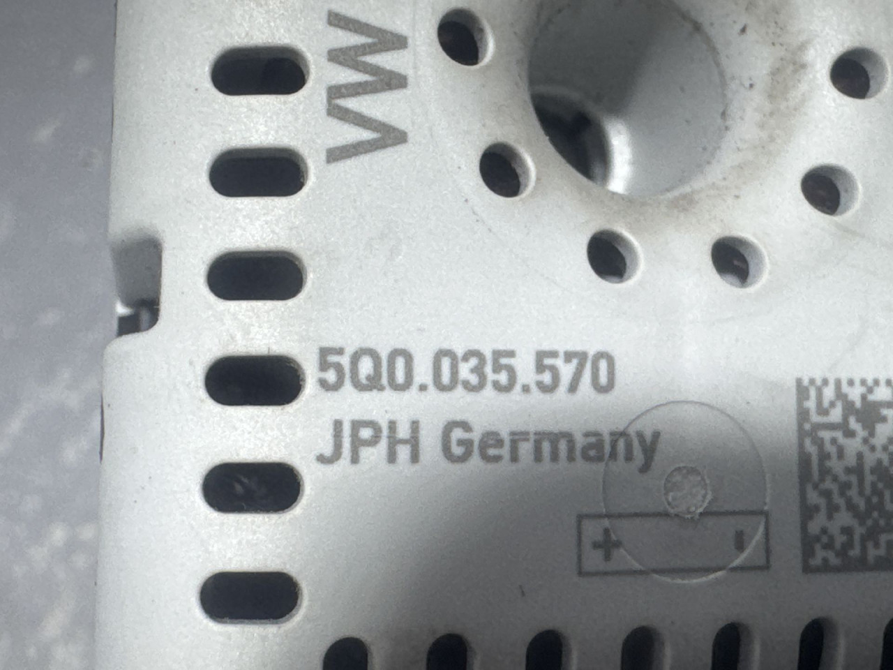 DIJELOVI ANTENA VW GOLF 7 > 12-16 5Q0035570