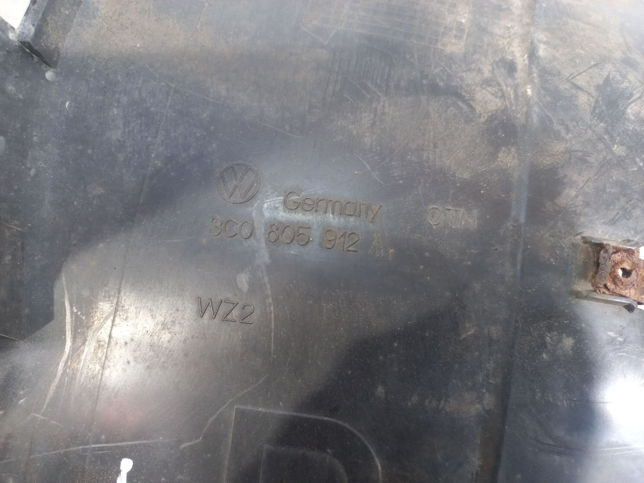 UNUTRASNJI BLATOBRAN VW PASSAT B6 > 05-10 3C0805912A
