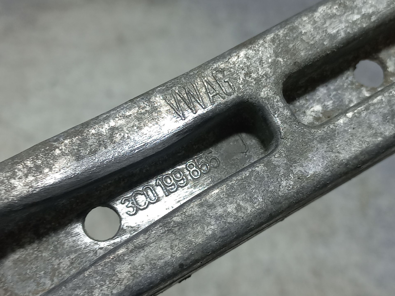 DIJELOVI NOSAC VW PASSAT B6 > 05-10 3C0199855J