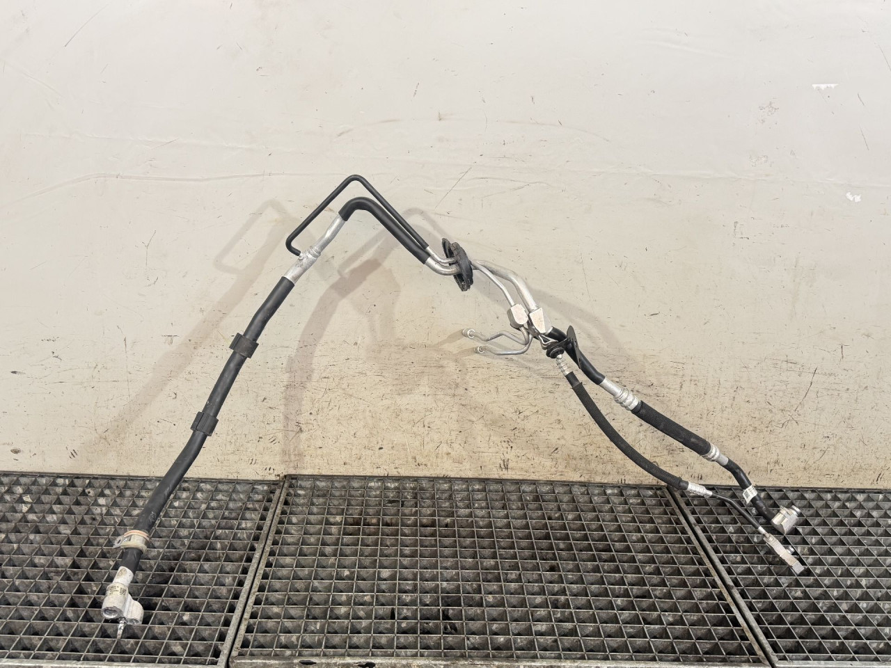 DIJELOVI CRIJEVO KLIME AUDI A6 4K > 18- 4K0816738R
