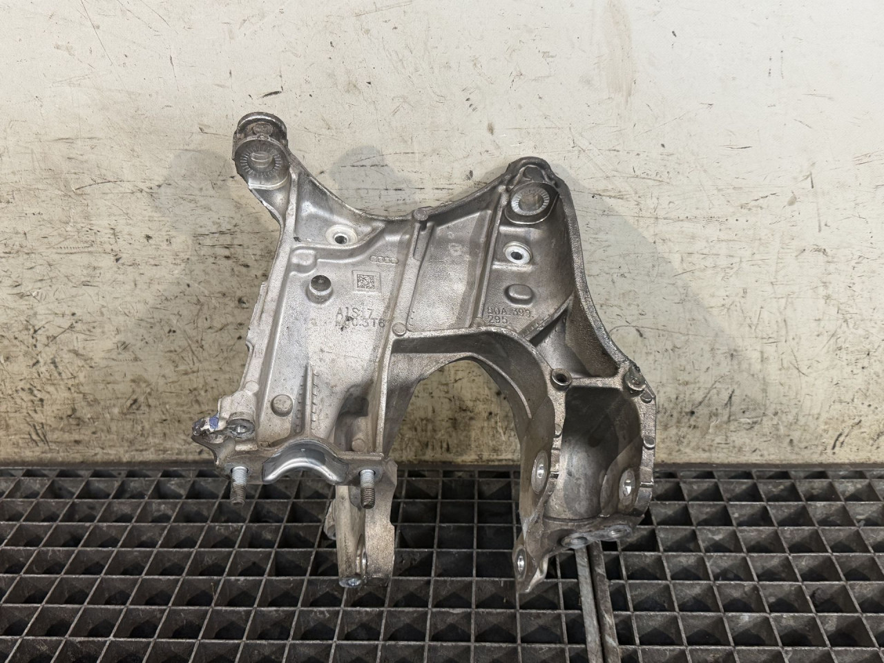 DIJELOVI NOSAC AUDI Q5 (FY) > 17 - 20  2.0 80A399295