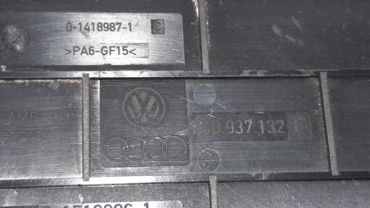 DIJELOVI PLASTIKA VW TIGUAN > 11-15 1K0937132F