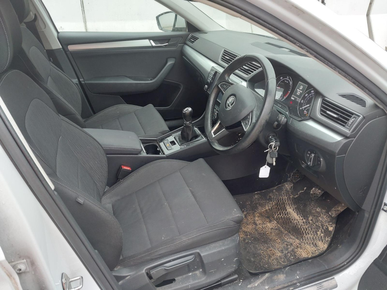 SKODA SUPERB 1.6 DIZEL 88KW 2017 MJENJAC MOTOR DCXA DIJELOVI