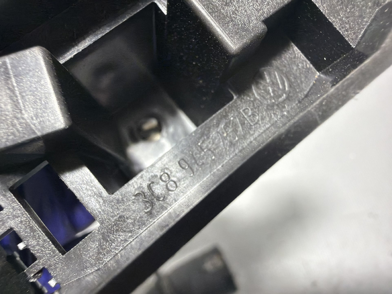 DIJELOVI KUCISTE SIJALICA VW PASSAT CC > 08-11 2.0 3C8945257B