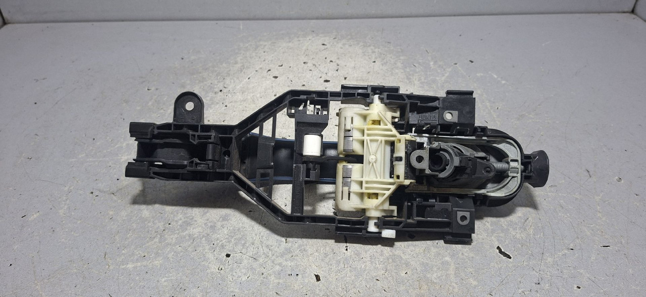 DIJELOVI RUCKA VRATA VOLVO XC60 > 17- 2.0