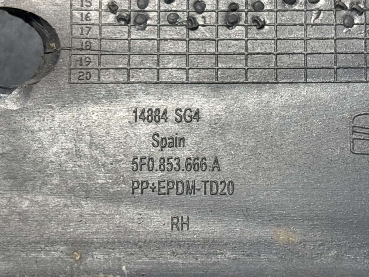 PLASTIKA BRANIKA SEAT LEON > 13-16 5F0853666A