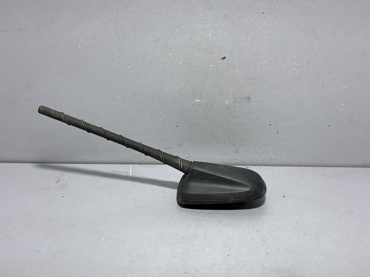 DIJELOVI ANTENA VW CRAFTER > 17- 7C0035501