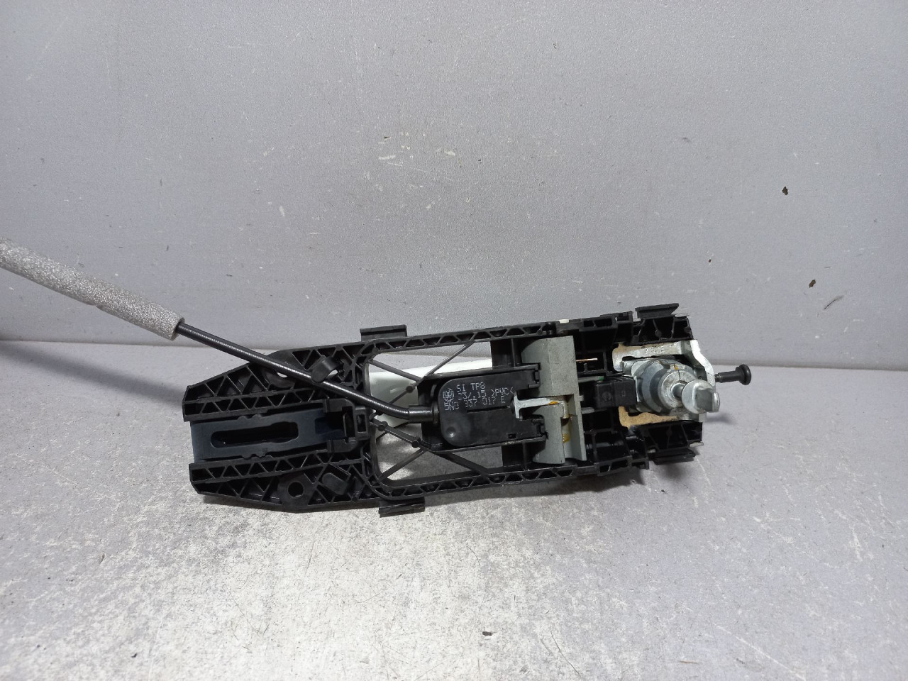 DIJELOVI RUCKA VRATA VW POLO > 09-14 5N0837017E