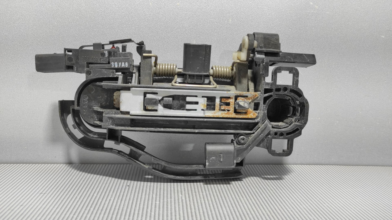 DIJELOVI RUCKA VRATA AUDI A6 > 08-11 4E0837886