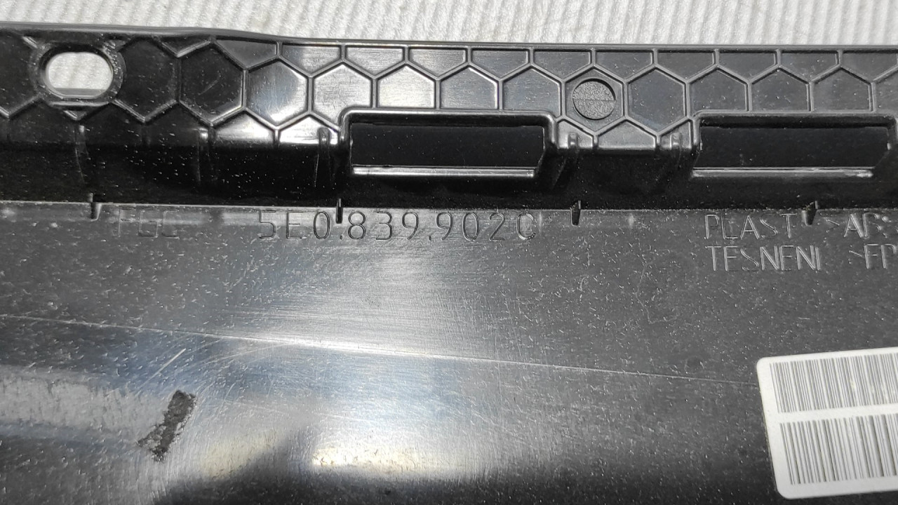 DIJELOVI LAJSNA SKODA OCTAVIA > 13-16 5E0839902C
