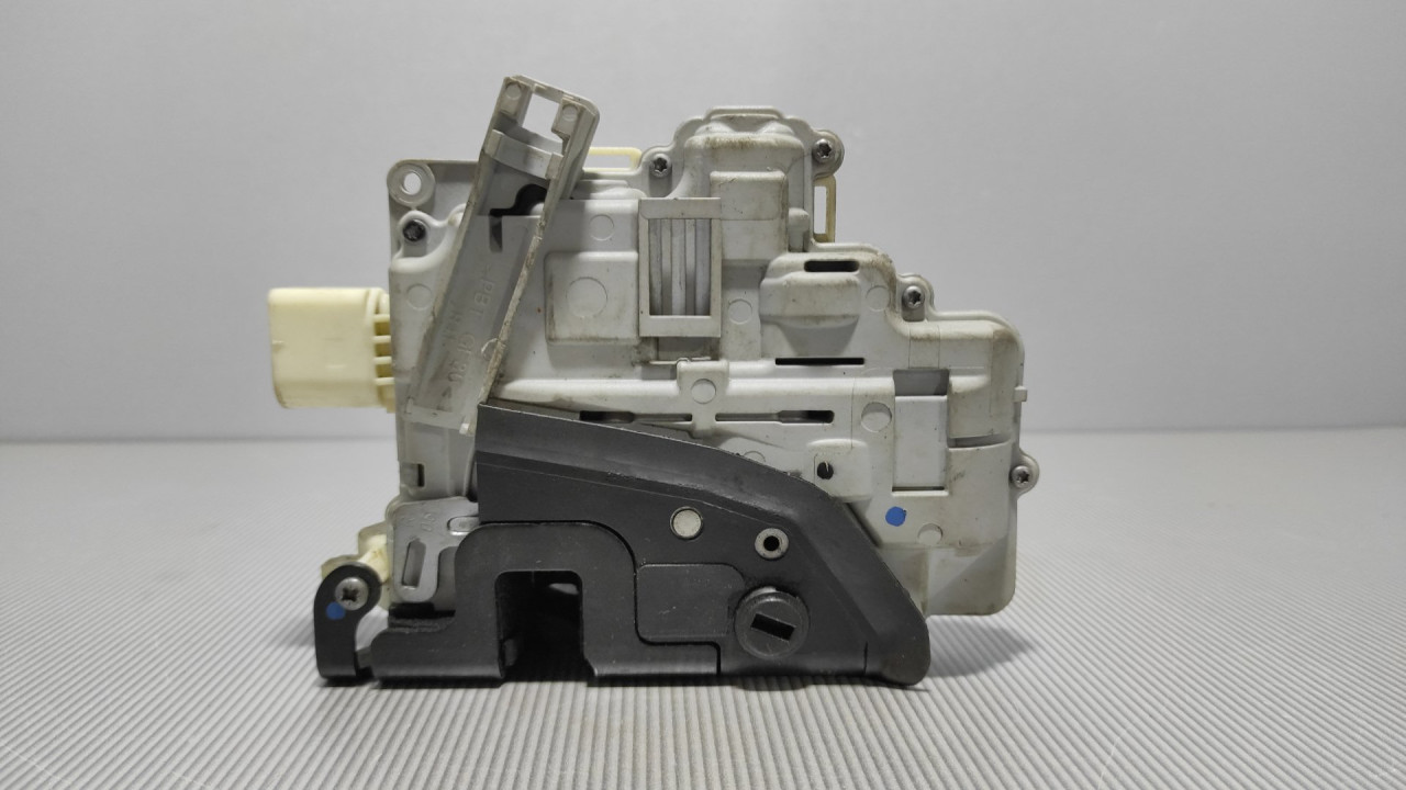 BRAVA VRATA VW PASSAT B7 > 10-14 3C4839016A