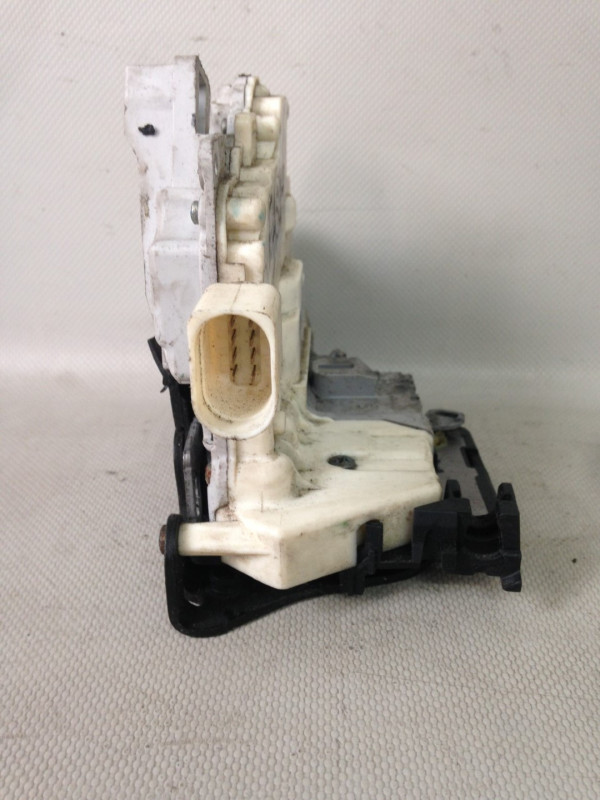 BRAVA VRATA VW PASSAT B6 > 05-10 3C4839015A