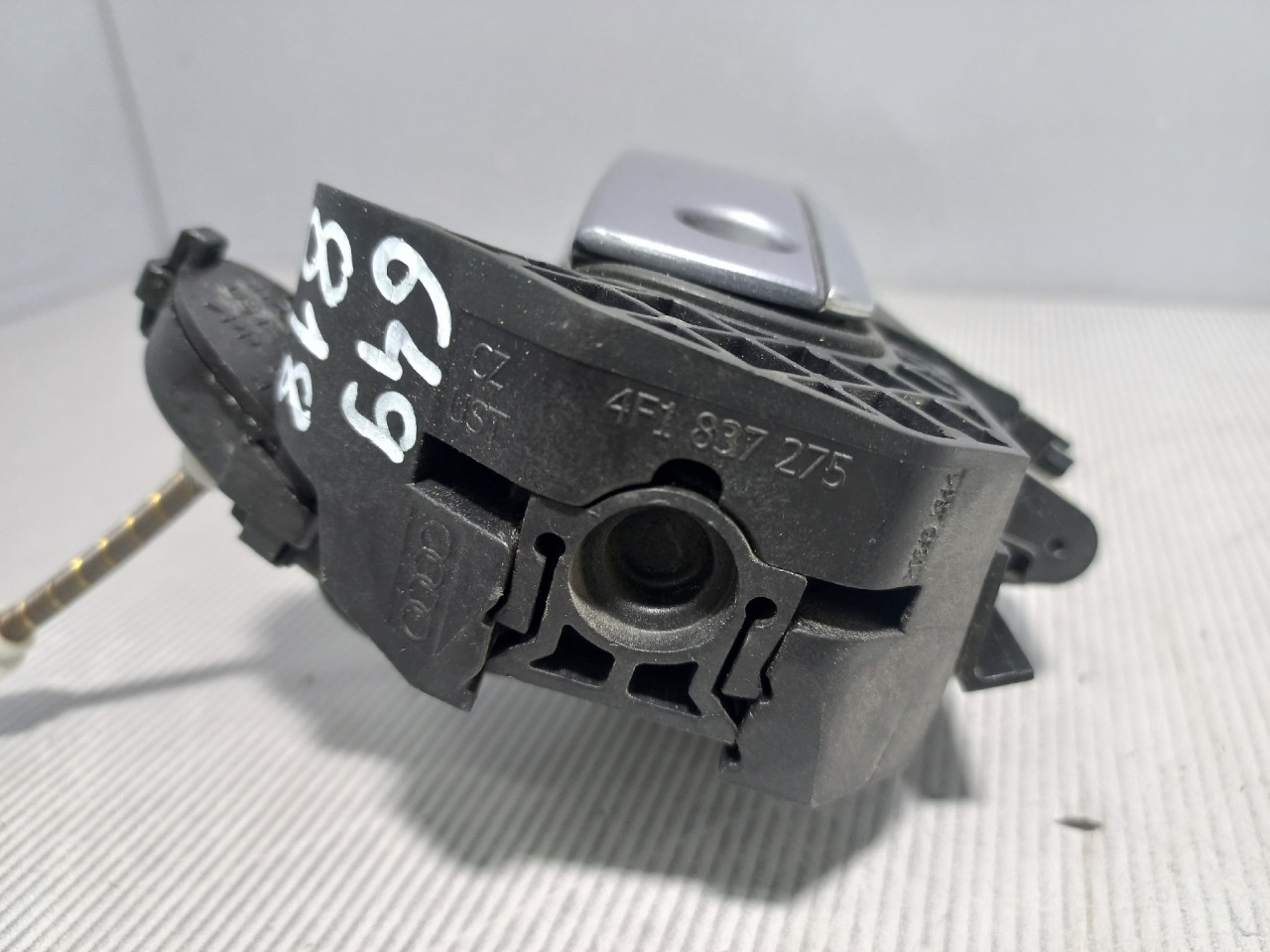 DIJELOVI RUCKA VRATA AUDI A6 > 04-08 4F1837275