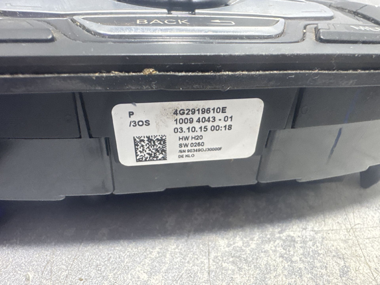 DIJELOVI CENTRALNA KONZOLA AUDI A6 4G > 14-18 2.0 4G2919610E