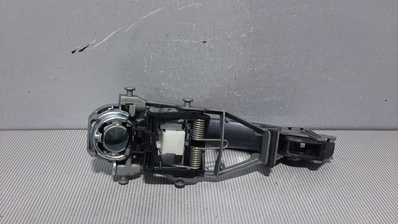 DIJELOVI RUCKA VRATA VW GOLF 6 > 08-12 1K0837885A