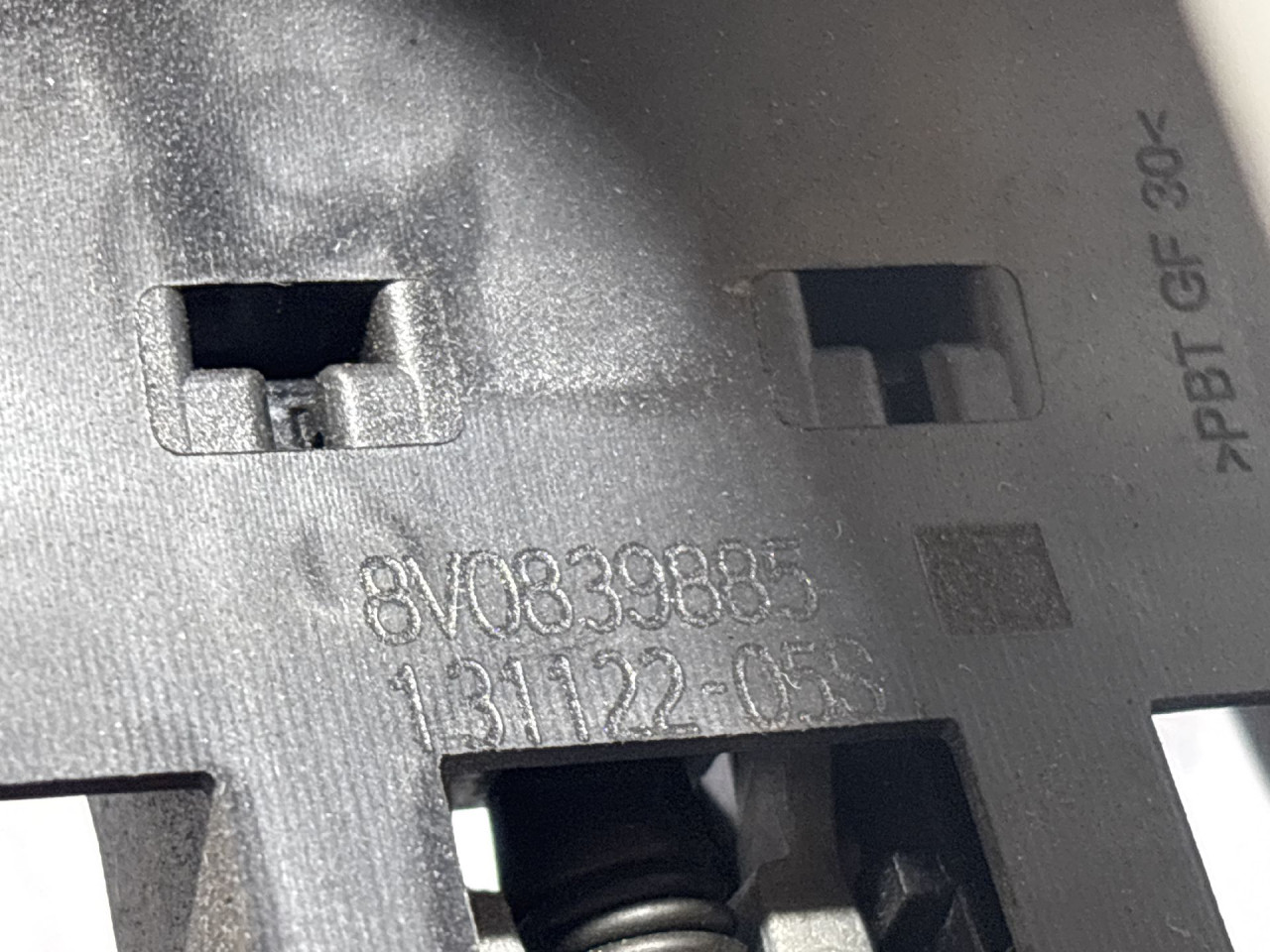 DIJELOVI RUCKA VRATA AUDI A3 (8Y) > 20 -  8V0839885