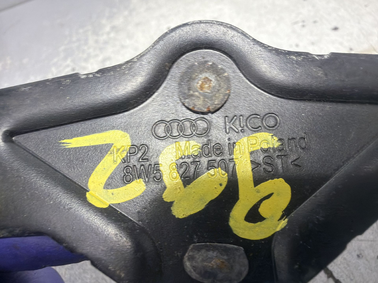 DIJELOVI ZABRAVAK GEPEKA AUDI A6 4K > 18- 8W5827507