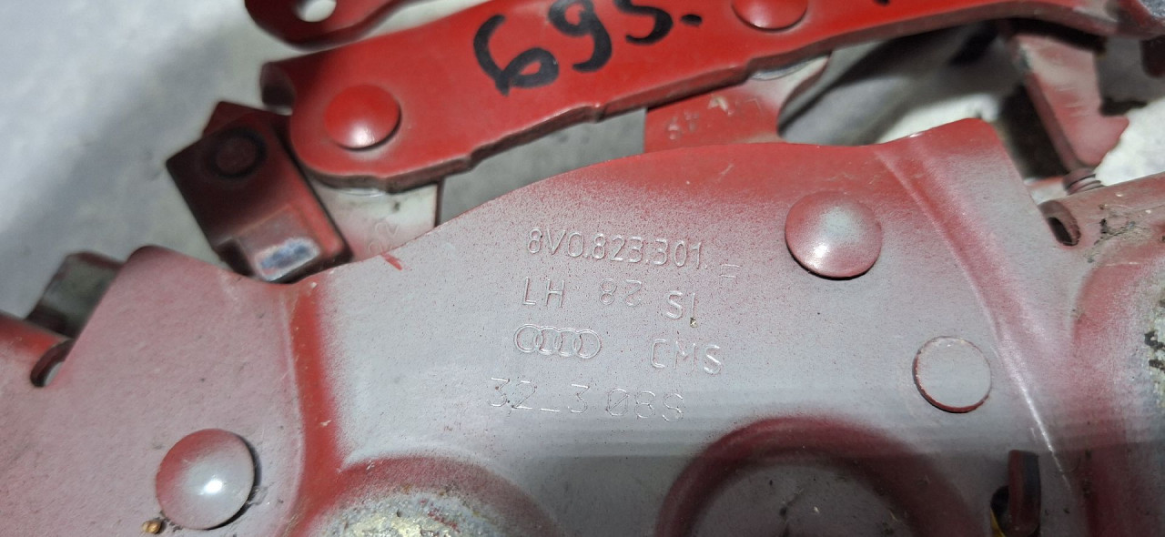 DIJELOVI SKARE OD HAUBE AUDI A3 (8V1/8VA) > 12-16 1.4 8V0823301F