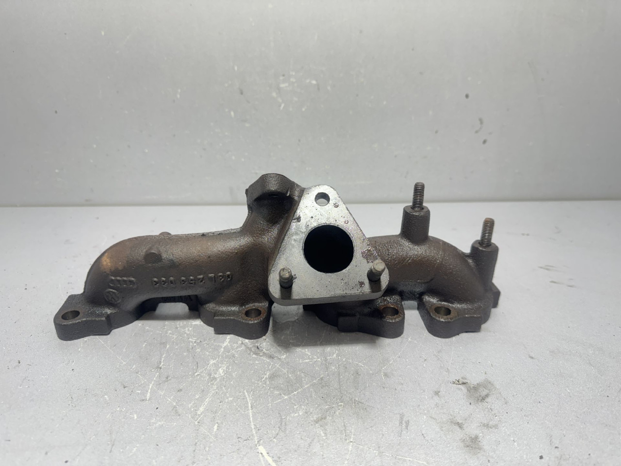 IZDUVNA GRANA AUDI A4 (B8) > 07-11 03L253033