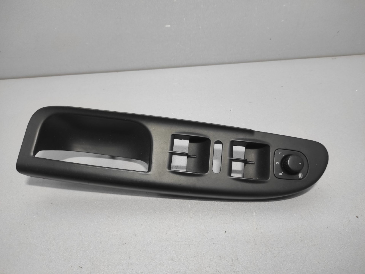 DIJELOVI PLASTIKA VW PASSAT B6 > 05-10 3C1867171B