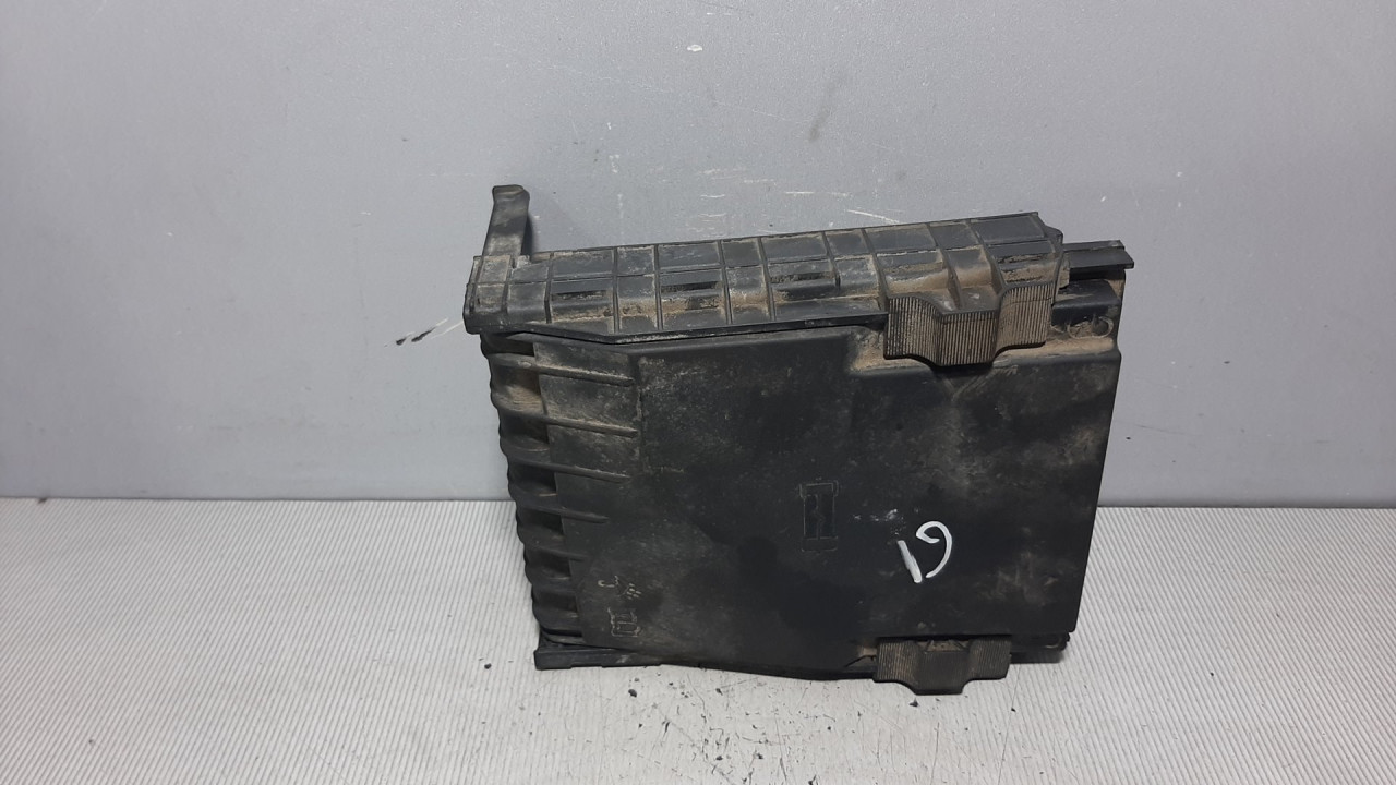 DIJELOVI PLASTIKA VW TIGUAN > 11-15 1K0937132F