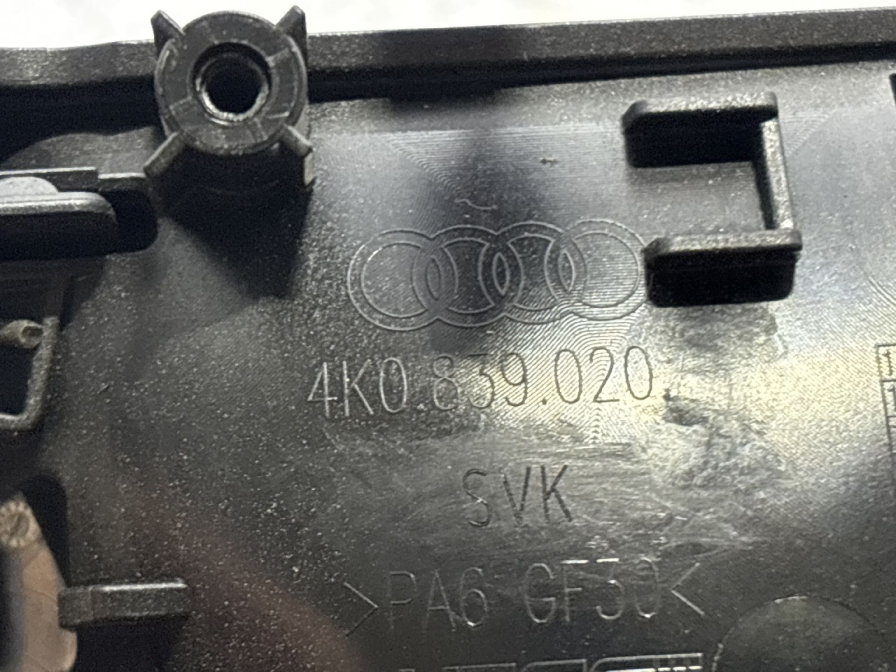 DIJELOVI UNUTRASNJA RUCKA VRATA AUDI A6 4K > 18- 4K0839020