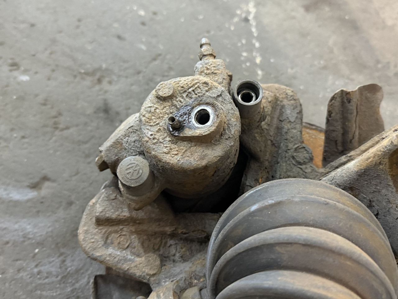 DIJELOVI KOCIONA KLJESTA VW POLO > 09-14 1.6 1K0615124D