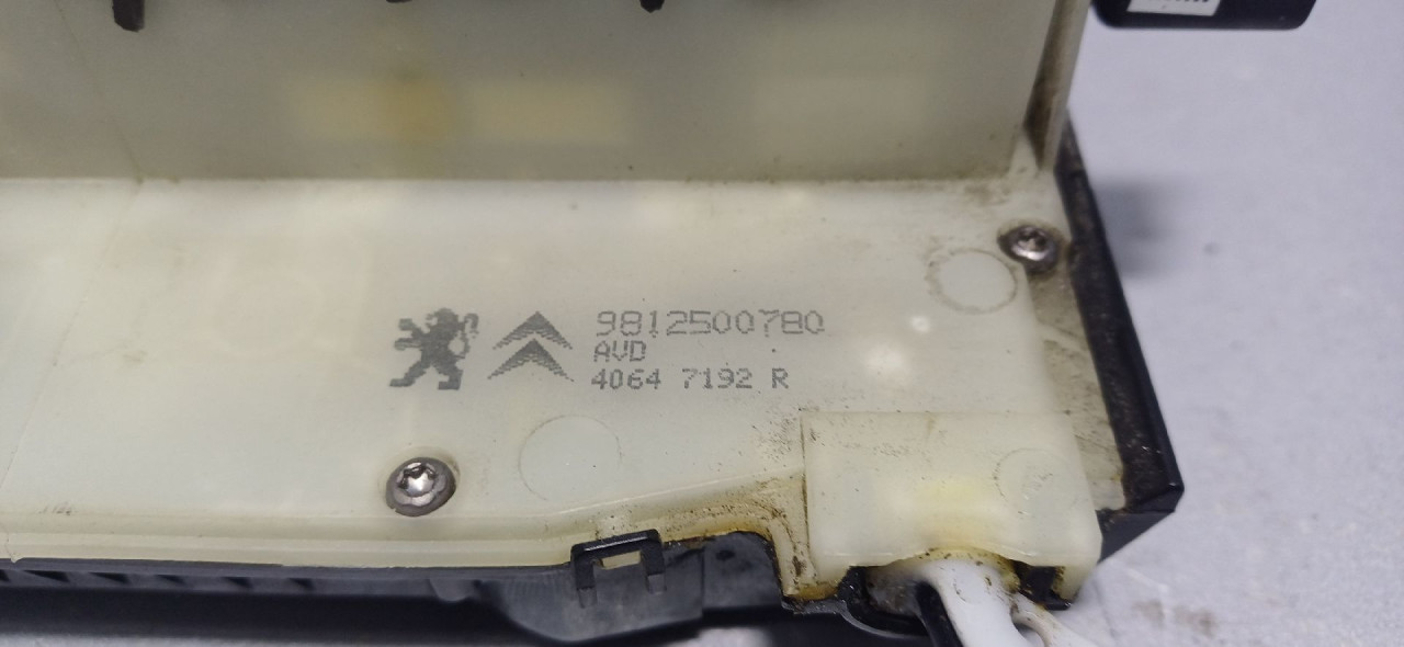 BRAVA VRATA PEUGEOT 208 > 12-15 9812500780