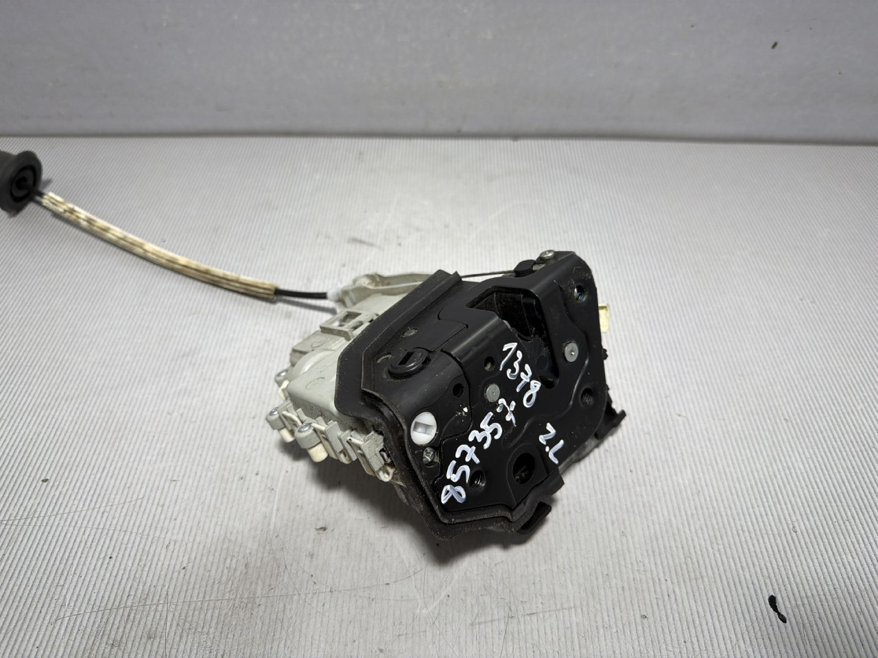 DIJELOVI BRAVA VRATA AUDI Q5 > 12-16 2.0 8K0839015F