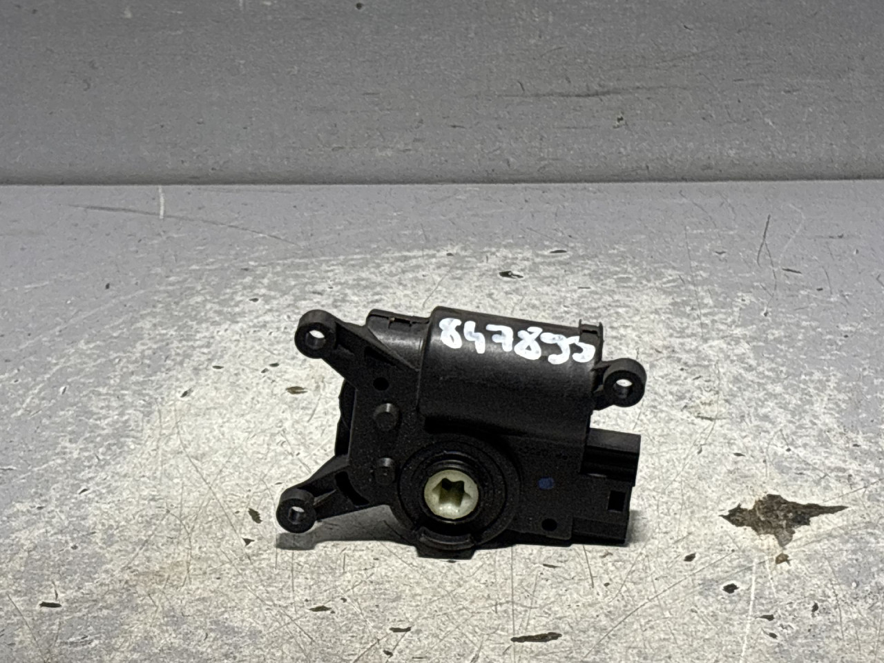 DIJELOVI MOTORIC KLAPNE VW GOLF 7 > 12-16 5Q0907511H