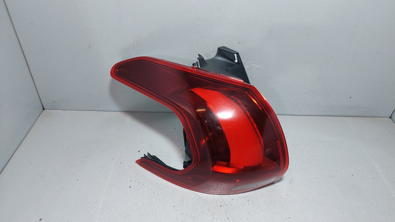 STOP SVJETLO PEUGEOT 2008 > 16-19 9826730480