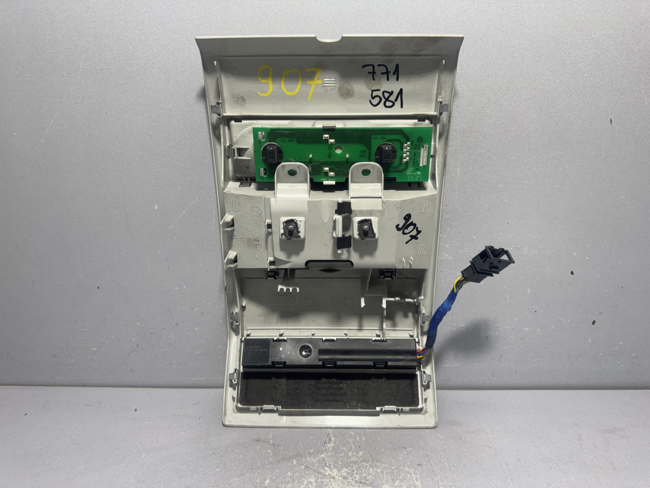 DIJELOVI RASVJETA U KABINI VW T6 > 15- 7E5867485A