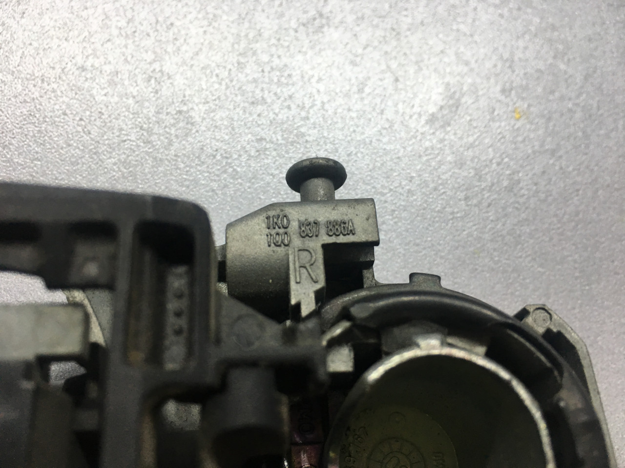 DIJELOVI RUCKA VRATA VW GOLF 5 > 03-08 1K0837886A