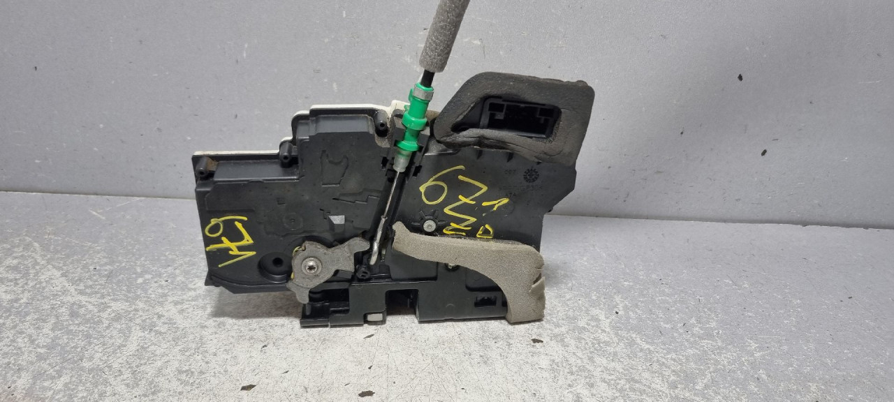 DIJELOVI BRAVA VRATA AUDI A6 4K > 18- 4K0839016P