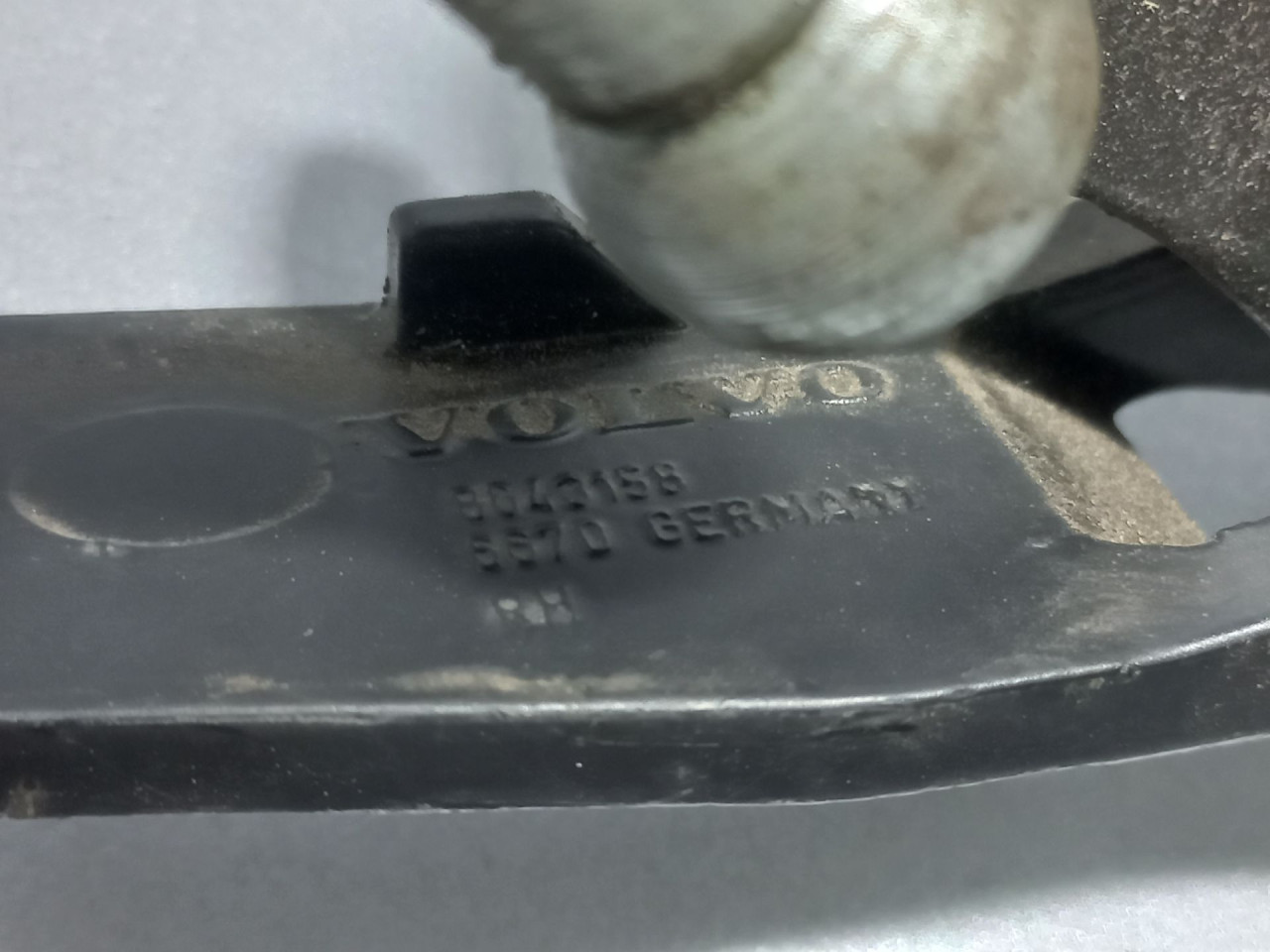 DIJELOVI BAGLAMA GEPEKA VOLVO V70 > 05-07 8643158