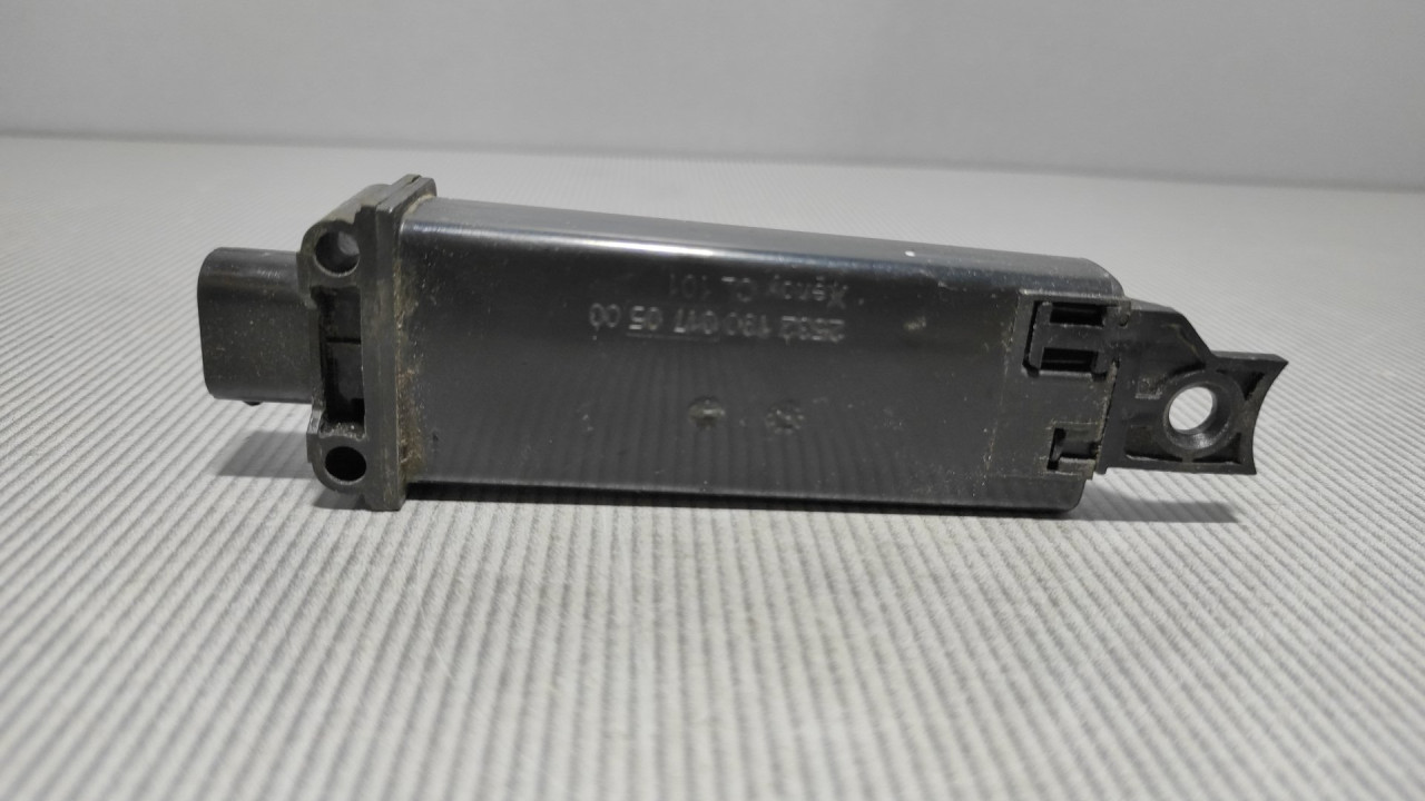 DIJELOVI ANTENA PORSCHE 911 > 05-12 99760610100