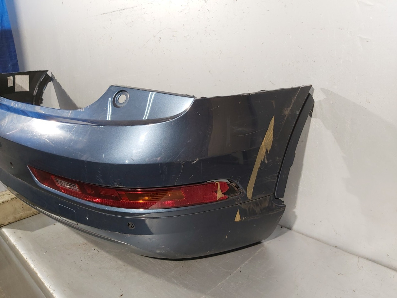 DIJELOVI BRANIK AUDI Q3 > 15-18 8U0807521