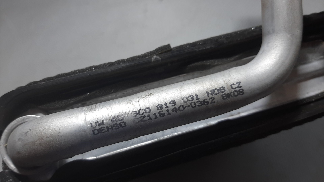 DIJELOVI MALI HLADNJAK VW GOLF 6 > 08-12 3C0819031