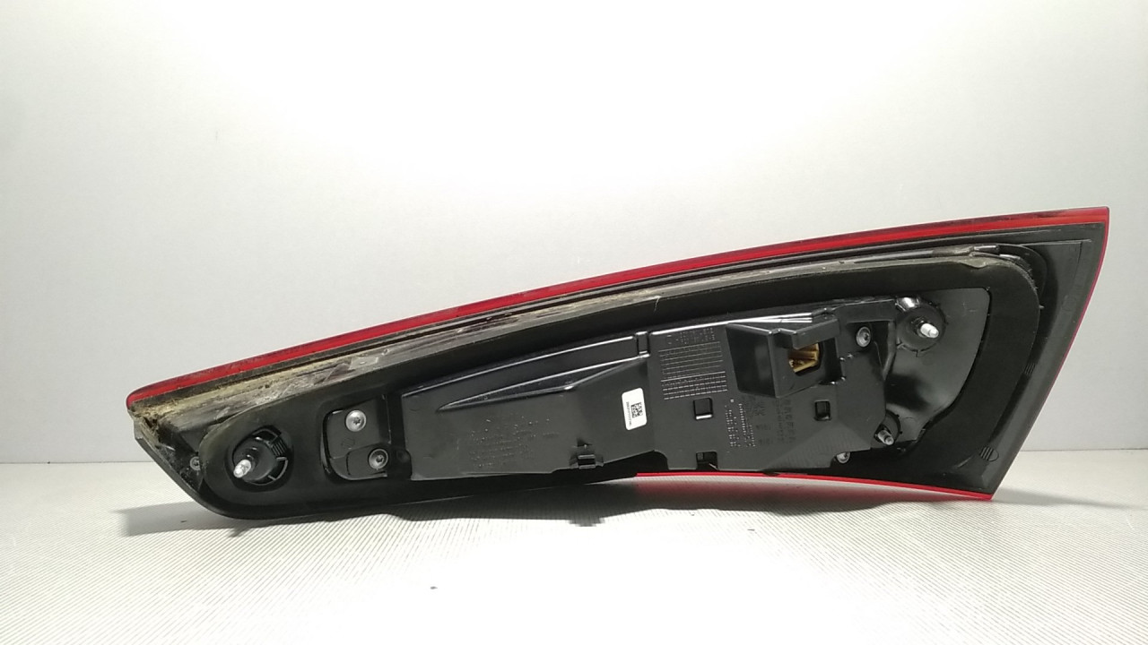 DIJELOVI STOP SVJETLO AUDI Q3 > 15-18 8U0945093M