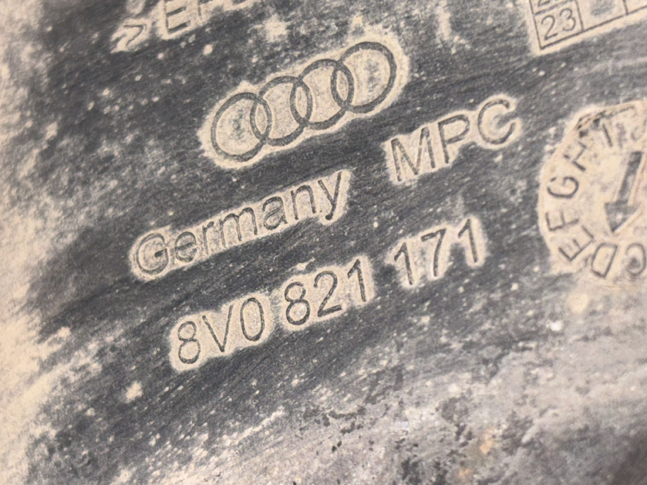 UNUTRASNJI BLATOBRAN AUDI A3 (8V1/8VA) > 12-16 8V082117