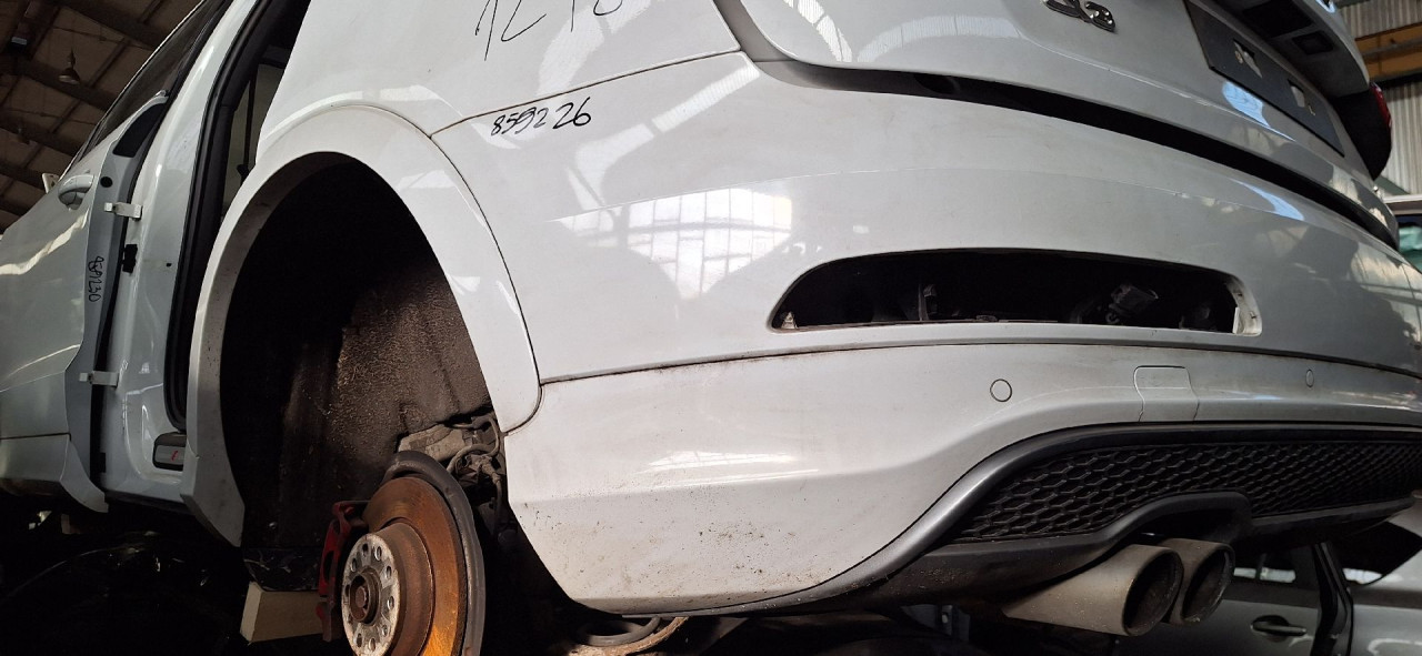 DIJELOVI BRANIK AUDI Q3 > 11-15 8U0807067BGRU