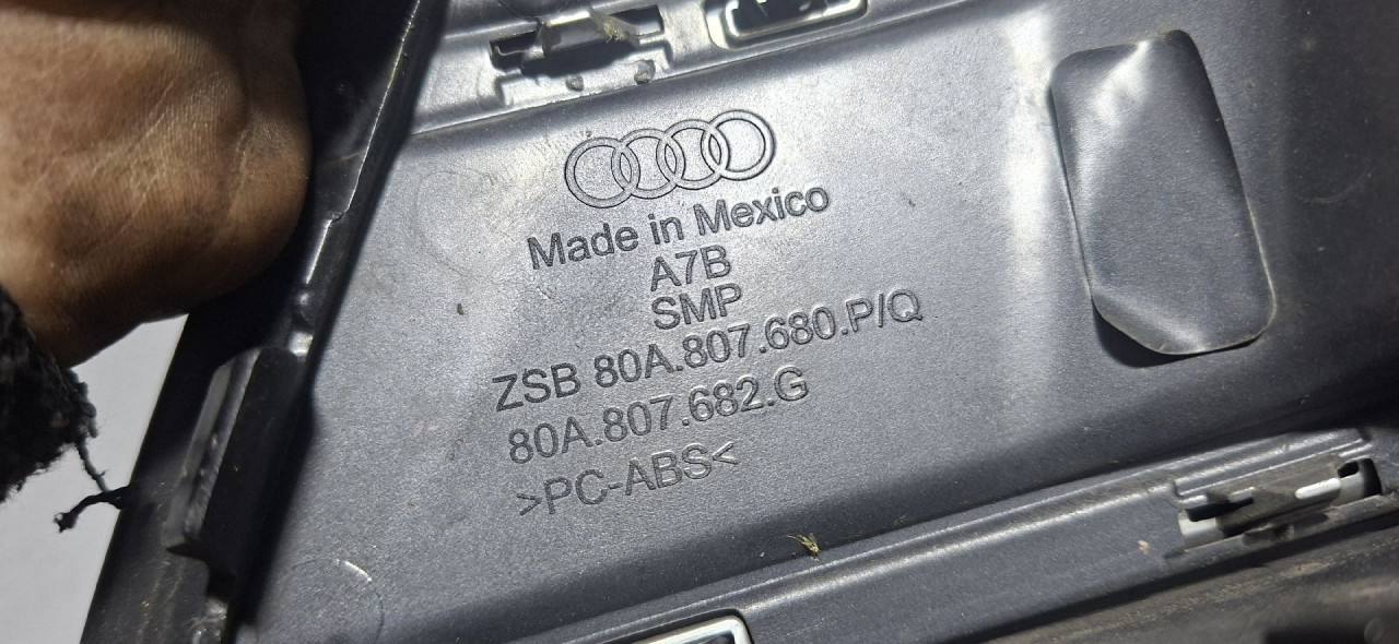 DIJELOVI RESETKA BRANIKA AUDI Q5 (FY) > 17 - 20  3.0 80A807680P