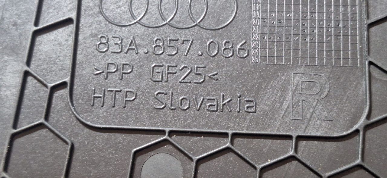 DIJELOVI PLASTIKA AUDI Q3 > 18- 83A857086