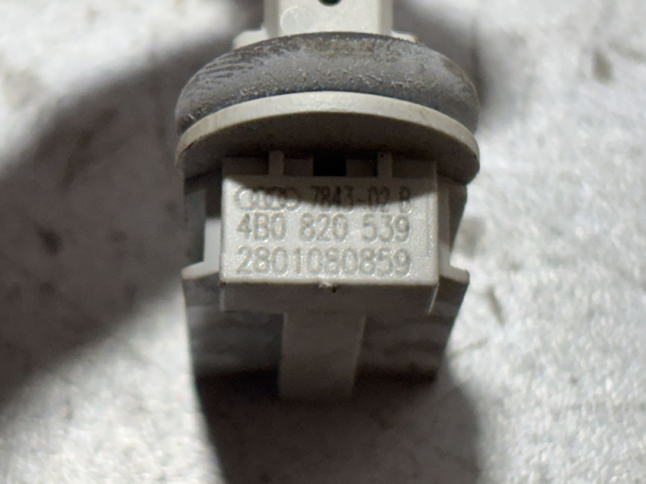 SENZOR TEMPERATURE AUDI A3 > 03-08 4B0820539