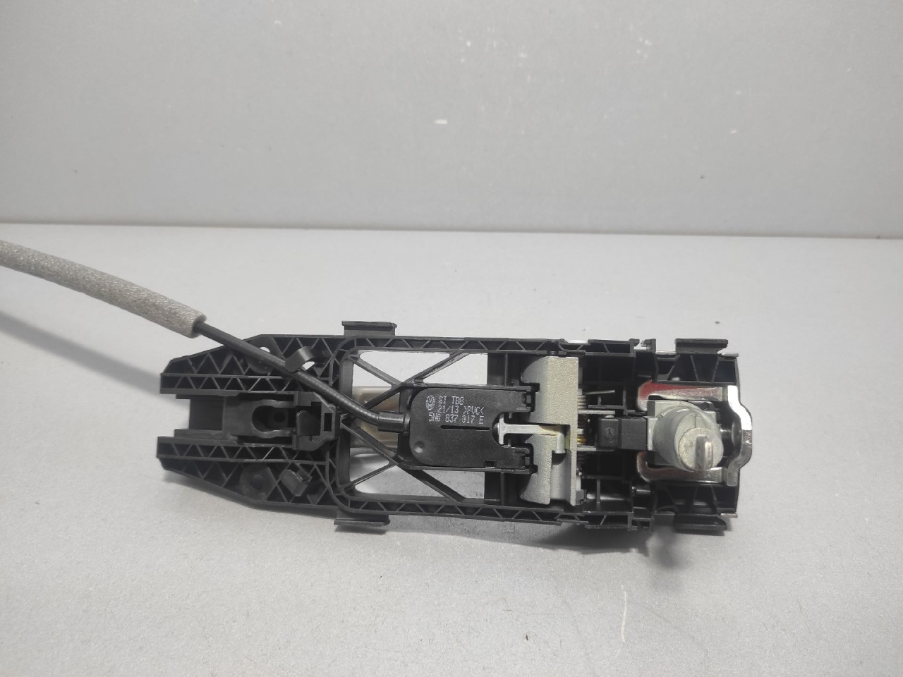 DIJELOVI RUCKA VRATA VW TIGUAN > 11-15 5N0837885H