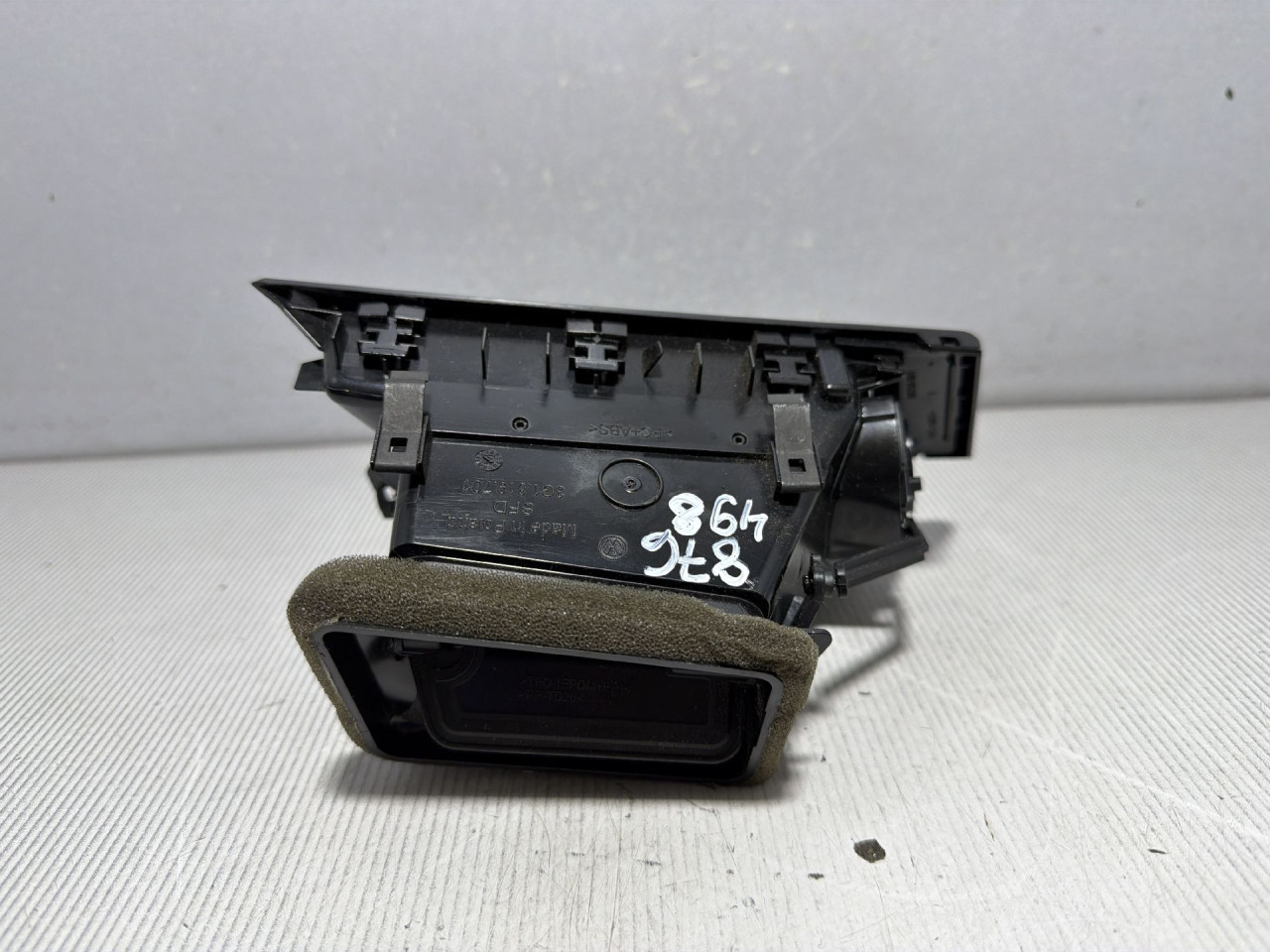 DIJELOVI RESETKA VENTILACIJE VW PASSAT B8 > 14-19 2.0 3G1819701
