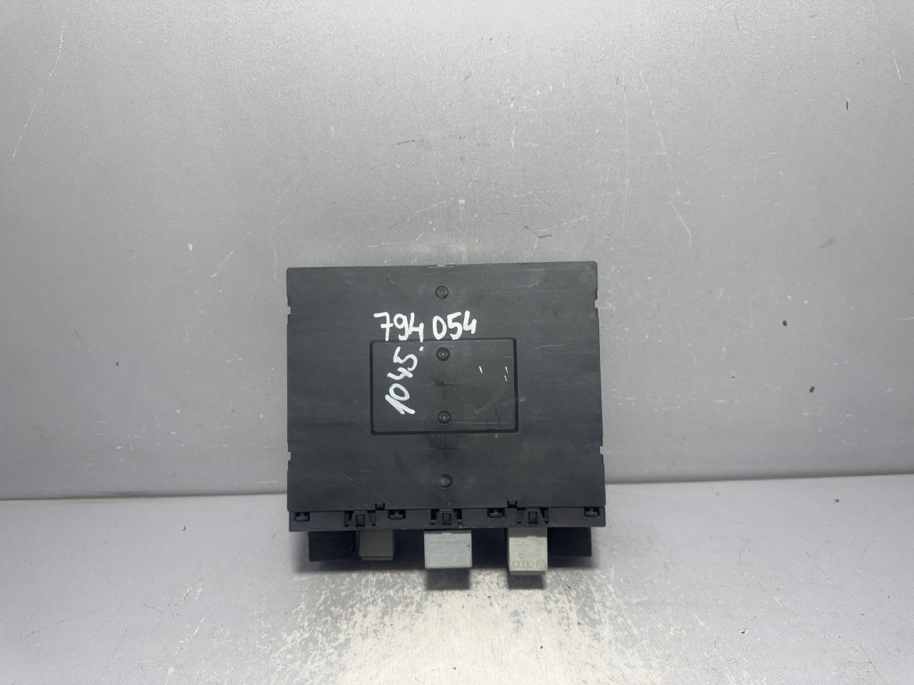 DIJELOVI ELEKTRONIKA MODUL VW PASSAT B6 > 05-10 2.0 3C8937049D