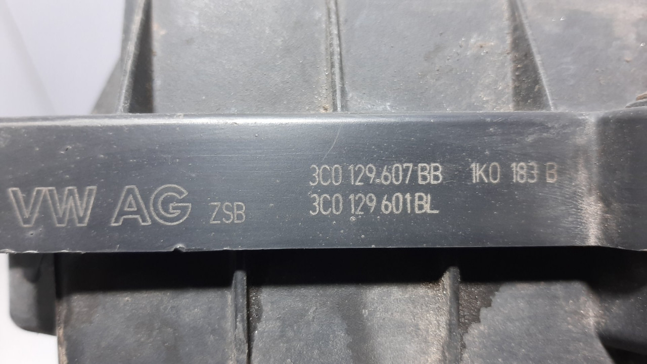 KUCISTE FILTERA ZRAKA VW CADDY > 03-10 3C0129601BL